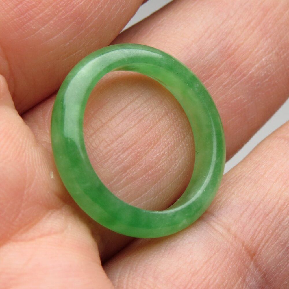 Natural Jade Ring Beautifuly Hand carved